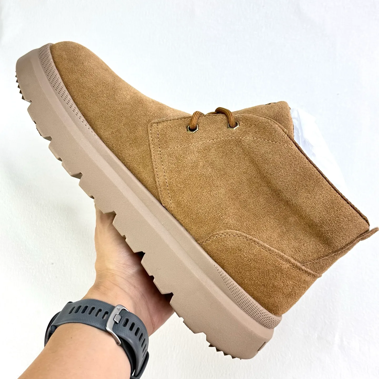 💰640 UGG 1773 Classic autumn and winter sheepskin and fur integrated snow boots. All shoes are made of ZP same factory. Longfeng A-grade Australian imported sheepskin and fur integrated brand OEM production line. Fully follow the ZP process. OEM original pattern maker. Adhering to the principle of no original shoes and no development selection. Pay attention to every detail. The most authentic TREADLITE "light wing" technology outsole on the market. Lightweight/durable/flexible/pile type [solemn after-sales commitment] If there are major quality problems such as degumming/broken bottom within one month, we will directly replace it with a new one for you! Size: 40 41 42 43 44